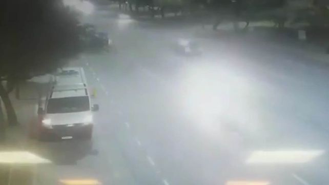 Un video registró el momento en que atropellan y matan a una agente de tránsito