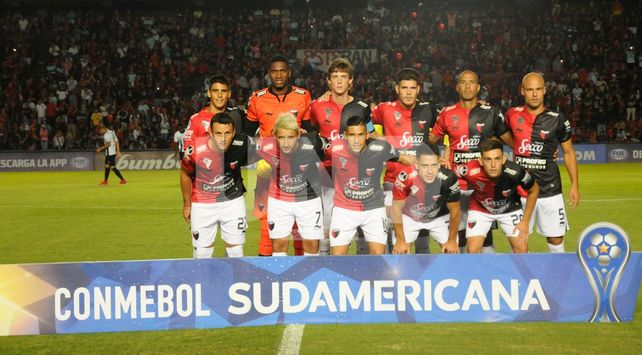 Colón presentó las camisetas para jugar ante San Pablo