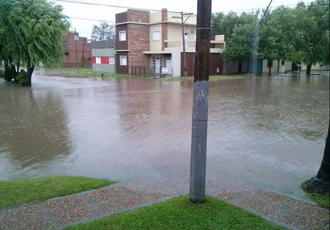 Así quedaron las calles en la zona de Castelli al 4200./ Enviado por María Emilia.