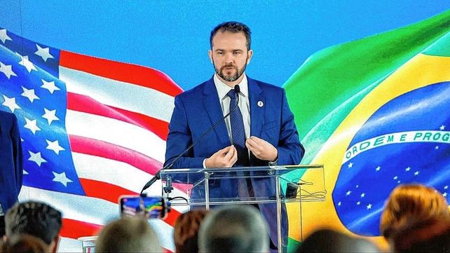 El ministro brasileño Dario Durigan calificó de payaso al presidente Javier Milei.