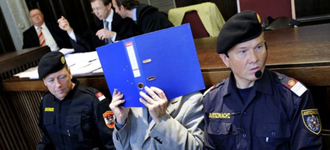 Fritzl, el monstruo de Amstetten, se declar&oacute; inocente de matar a su hijo-nieto