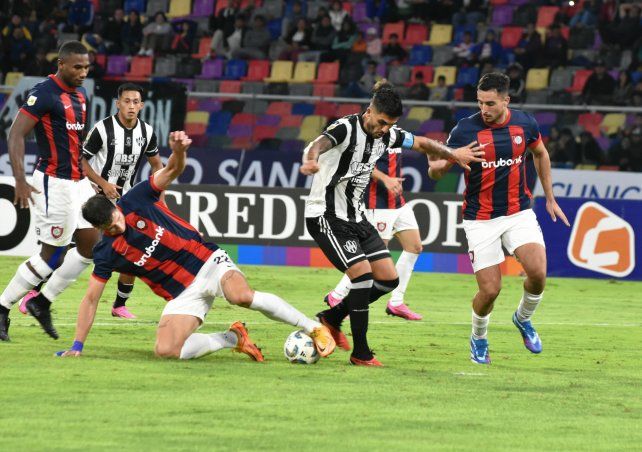 San Lorenzo fue visitante ante Central Córdoba.