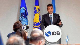 Massa anunció nuevos fondos por USD 1.385 millones y dijo que a EEUU le preocupa que se prometa dolarización