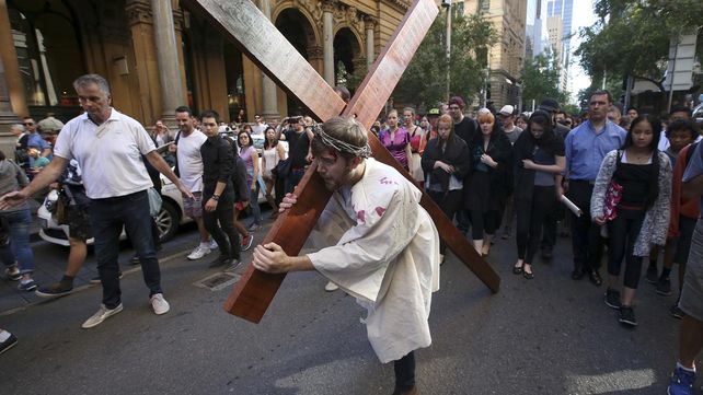 Imágenes de la procesión de Semana Santa alrededor del mundo