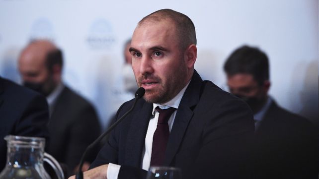 Defensa. Guzmán defendió el acuerdo ante la comisión de Presupuesto y Hacienda del Senado.