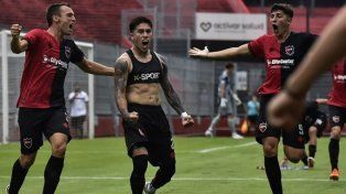 Misael Jaime grita su último gol en la reserva de Newells que fue ante Central.