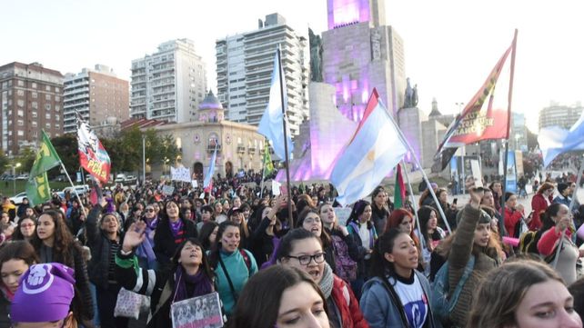 Ni una menos: miles de mujeres marcharon al Monumento contra la ...