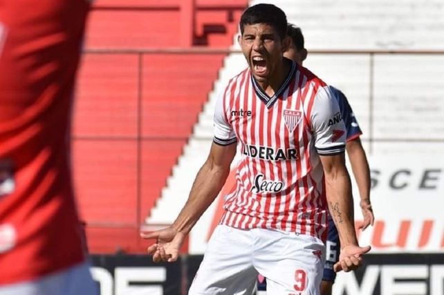Enzo López rompe las redes en la B Metropolitana