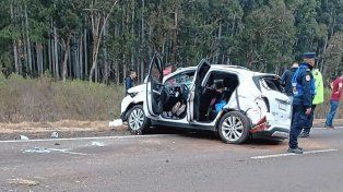El auto volcó en la Ruta Nacional 14 y terminó en la mano contraria.