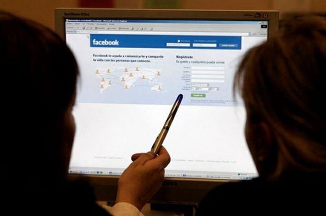 facebook. El uso indebido de datos de usuarios es una violación inaceptable de los derechos de privacidad.