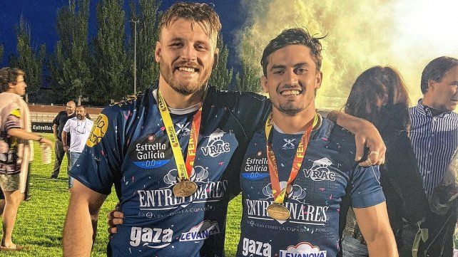 El paranaense Martiniano Cian (a la derecha) junto a su amigo George Stoke.