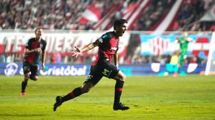 Como para no gritarlo. Jerónimo Russo acaba de marcar su golazo en la cancha de Unión para la victoria de Newells.