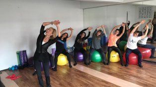 Gimnasia con Formas Esféricas en el Instituto Mirta de Fussi