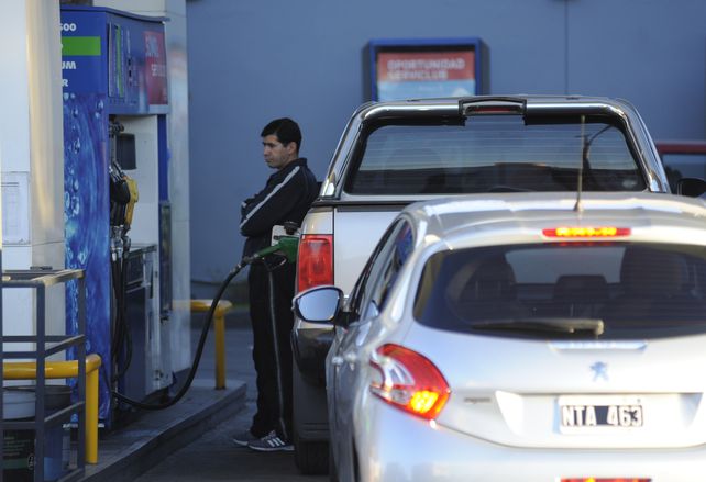 Surtidores de combustible en Rosario.