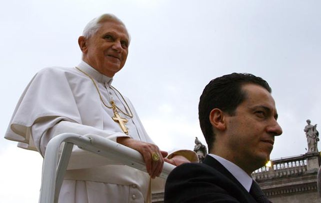 El mayordomo Paolo Gabriele con el Papa