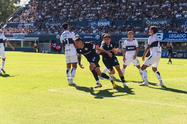 Independiente Rivadavia ganó en La Plata.