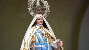 Video: inédita procesión con una virgen destrozada