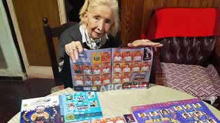 Ana del Rosario Mulet, tiene 75 años, es jubilada y vive en Godoy Cruz, Mendoza. Se gastó dos jubilaciones en figuritas Panini Qatar 2022