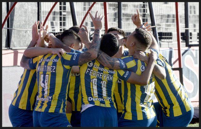 Damián Martínez marcó de cabeza, a los 8