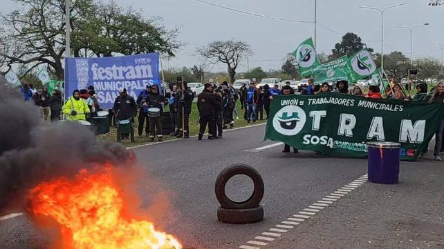 Corte del gremio sobre Autopista Santa Fe-Rosario