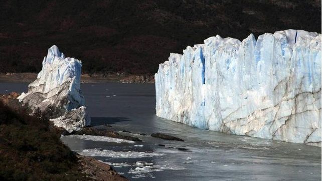 Cayó el puente del glaciar Perito Moreno, sin público