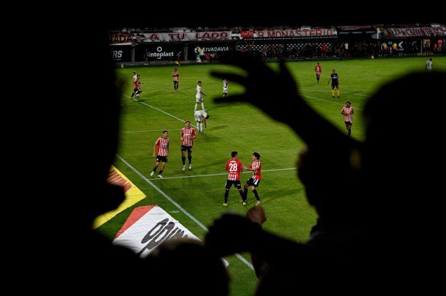 Estudiantes ganó ante su gente.