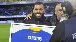 Carlos Tevez fue homenajeado por la entidad xeneize en una noche a pura emoción. (LA CAPITAL/Marcelo Rubén Bustamante)