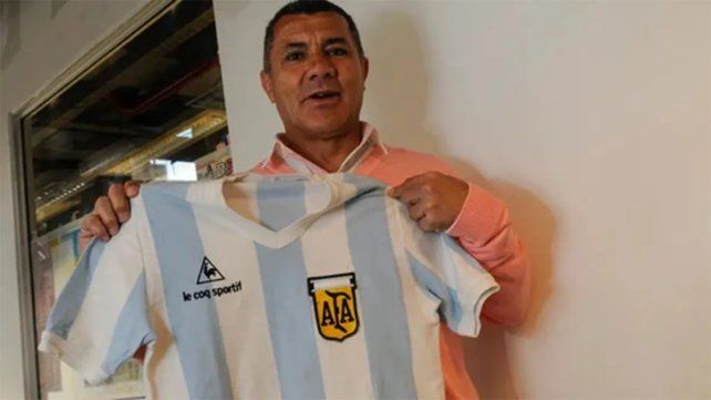 Internaron al ex futbolista Carlos Loco Enrique por una afección cardíaca