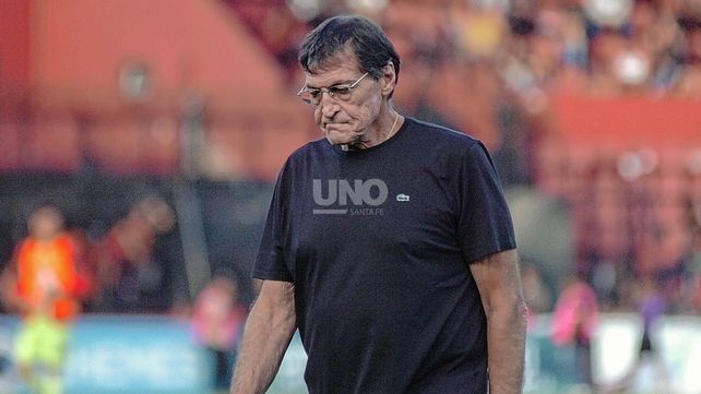 Julio César Falcioni y el defecto que viene evidenciando con los cambios que realiza&nbsp;