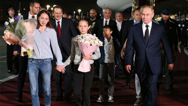 Putin recibió con honores a dos espías rusos con pasaporte argentino que se hicieron pasar
