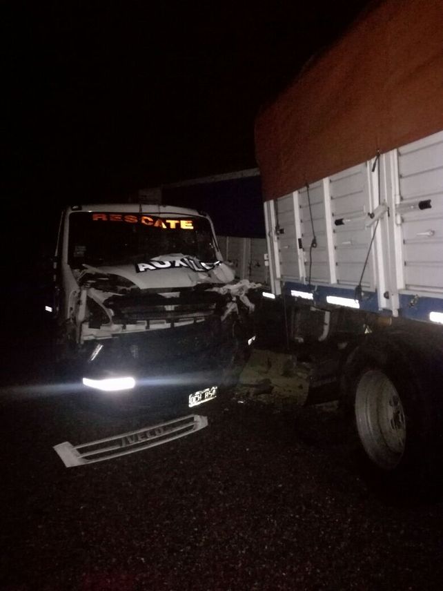 Violento choque en cadena que involucró a cinco camiones y dos automóviles dejó varios heridos