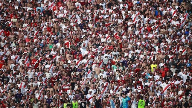 Los hinchas preparan un gran recibimiento para el plantel de River