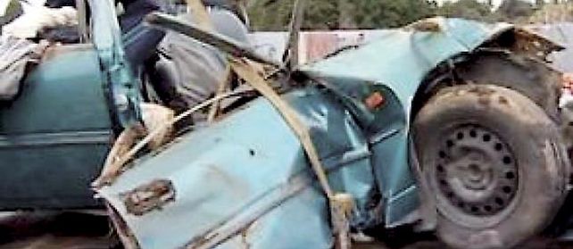 Los restos de la furgoneta Holden Commodore en la que viajaban las víctimas del siniestro.