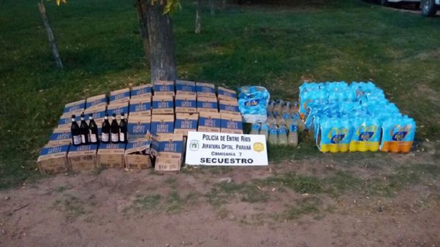 Dos personas fueron detenidas tras robar cajas de fernet y agua saborizada