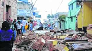 Un sismo dejó tres muertos y 65 heridos en la costa sur de Perú