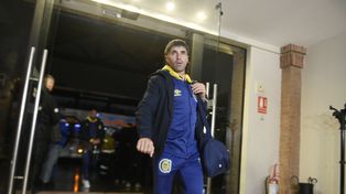 Entra al hotel Regency Park Ignacio Malcorra, el 10 canalla que necesita volver a hacerse importante para que el equipo de Russo cuente con buenas chances de clasificar a los octavos de final de la Copa Libertadores.