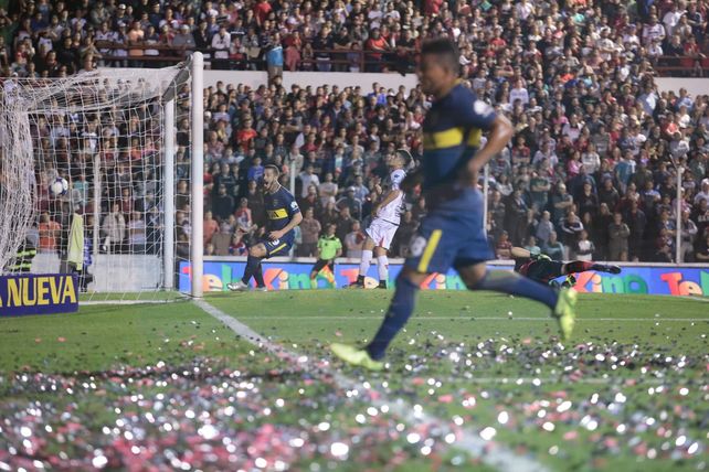 Boca derrotó a Patronato por 2 a 0 y festejó en un Grella repleto