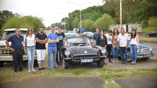 Desfiló la caravana de autos clásicos y antiguos por el túnel subfluvial