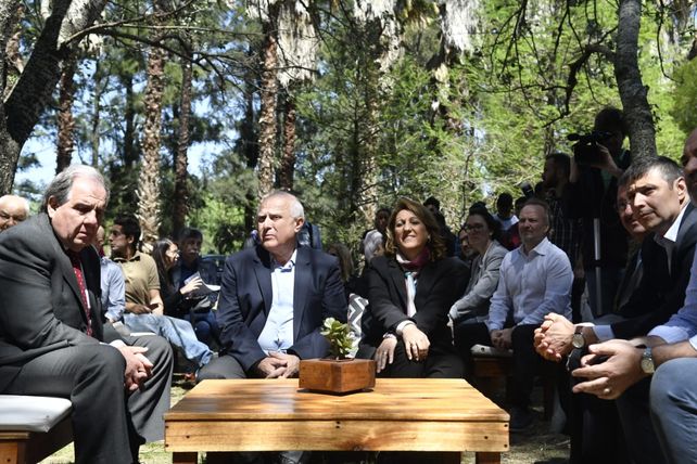 Fein acusó a Corral de usar  dineros públicos para hacer campañas personales