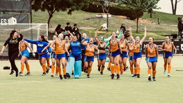 La comunidad del hockey en el Club Paracao forma talentos y valores.