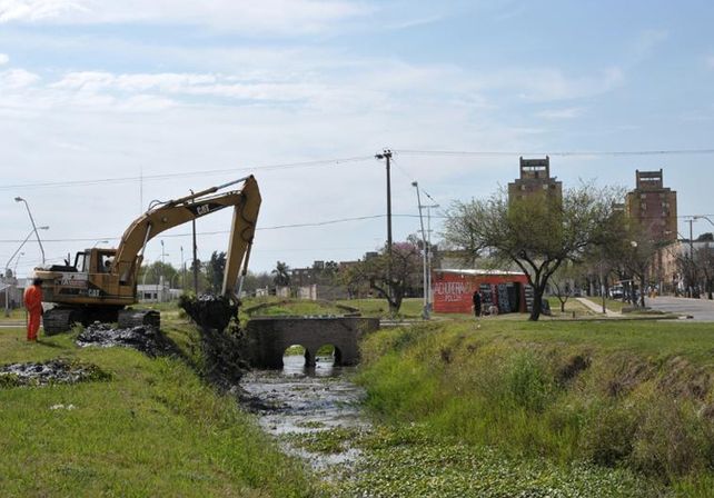 Desagües: ya se limpiaron más de 88 kilómetros de canales, conductos entubados y cunetas