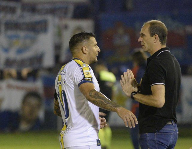 Ricardo Carloni aclaró que en Central aún no se habló de rescindirle el contrato a nadie