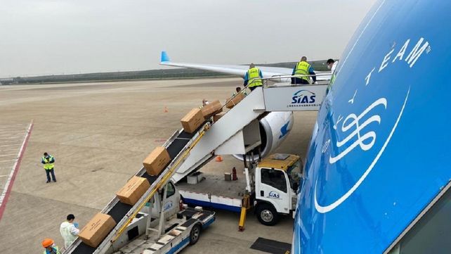Regresó el primer vuelo con insumos médicos desde Shangai