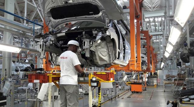 La producción automotriz cayó 20,6% y las ventas 44%