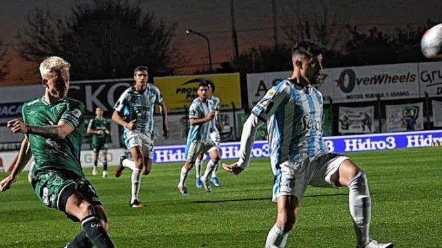 Sarmiento goleó a Atlético Tucumán en Junín