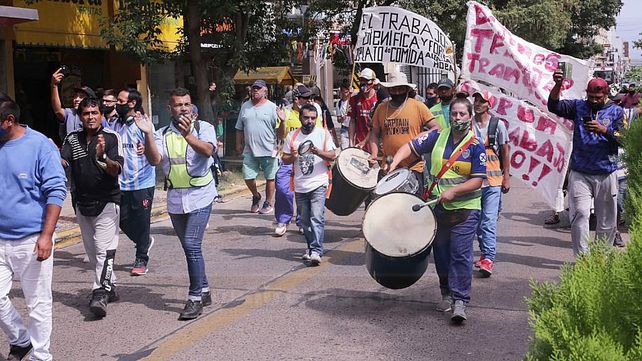 Estacionamiento Medido: tarjeteros protestaron frente al municipio