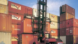 Falta de divisas: “Es imposible comprar en el exterior al valor oficial”