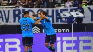 Belgrano golpeó sobre el final, ganó el clásico ante Talleres y se subió a la cima
