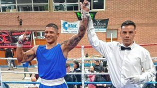 Luciano Farías del Olimboxing de Santa Fe se impuso ante el duro Benítez de Reconquista.