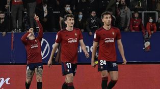El delantero rosarino Chimy Ávila amargó a Barcelona